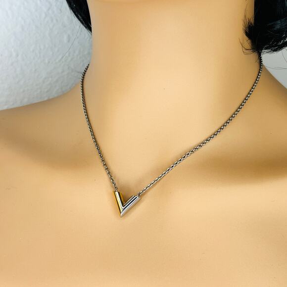 Louis Vuitton V Essentiel Necklace Employee Uniformes 2-Tone Gold/Silver - Picture 4 of 10